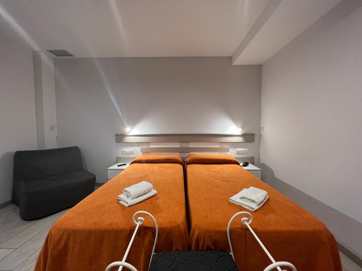 Apartamentos Comfort Calella Buitenkant foto