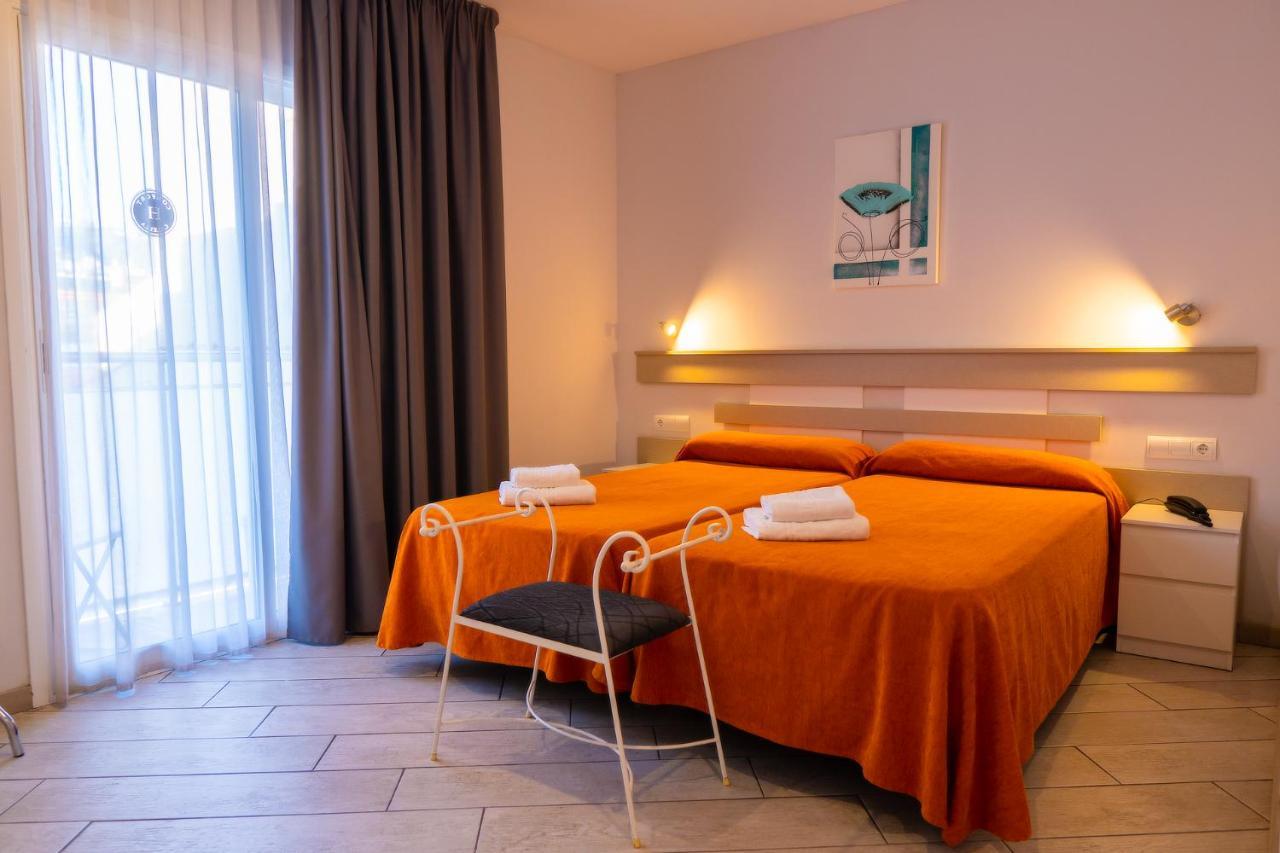 Apartamentos Comfort Calella Buitenkant foto