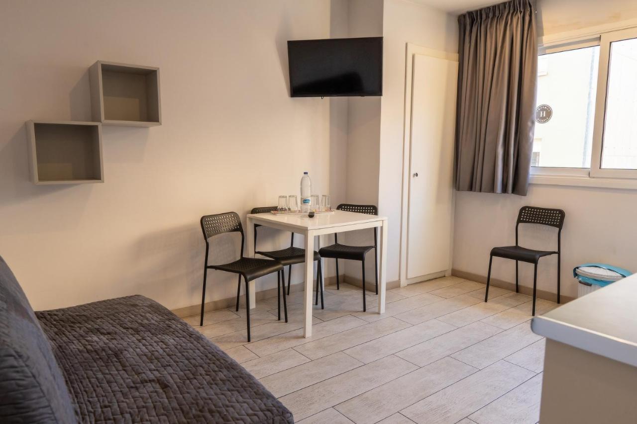 Apartamentos Comfort Calella Buitenkant foto