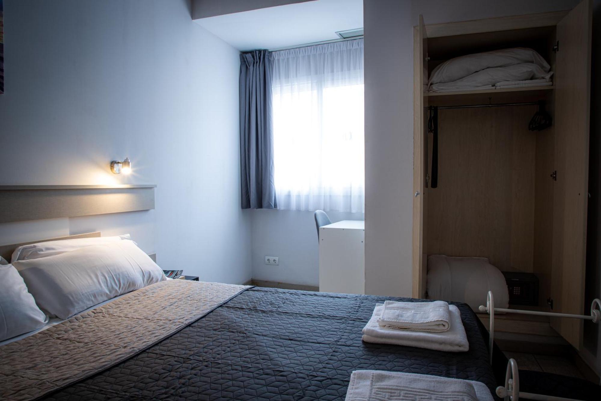 Apartamentos Comfort Calella Buitenkant foto