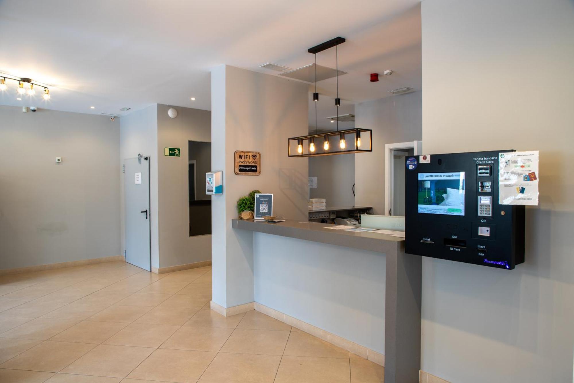 Apartamentos Comfort Calella Buitenkant foto